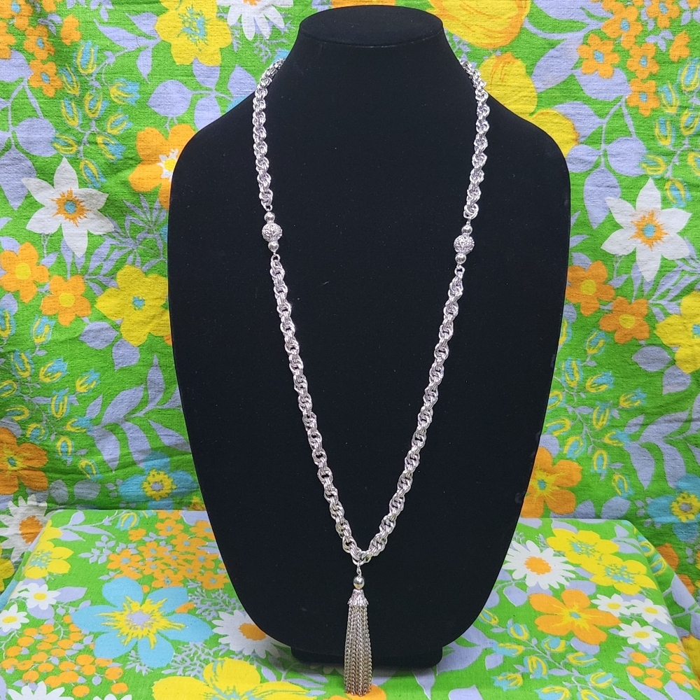 Sarah Coventry Vintage 80s Silver Chain Link Tassel Necklace